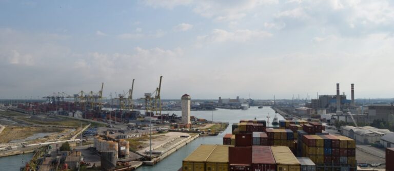 PD: “Il sistema portuale deve restare pubblico e aperto”