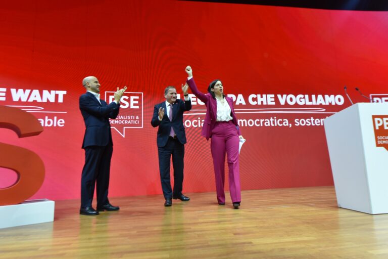 “È il momento di batterci per un’Europa sociale, siamo qui per vincere”, l’intervento di Elly Schlein al Congresso PSE